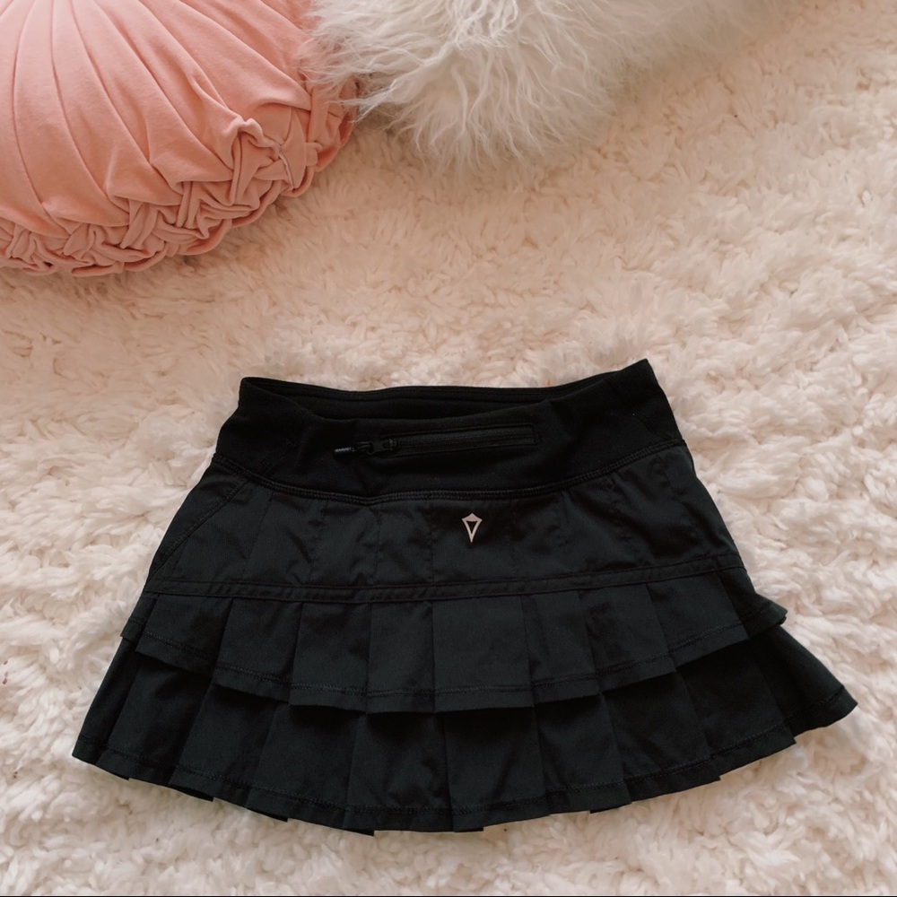 SUPER CUTE IVIVVA tennis skirt!!